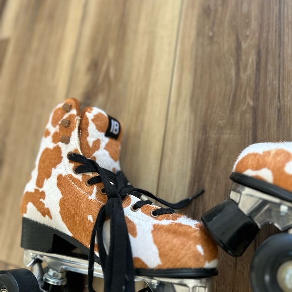 Intentionally blank whip it genuine calf hair roller skates size 36 women’s - Picture 11 of 11